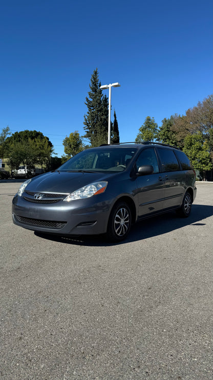 2010 Toyota Sienna LE