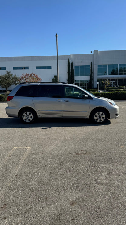2004 Toyota Sienna LE